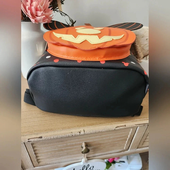 NWT Disney Mickey Mouse Pumpkin Halloween Glow in the Dark Backpack - Picture 11 of 11